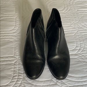 Same Edelman black ankle boots